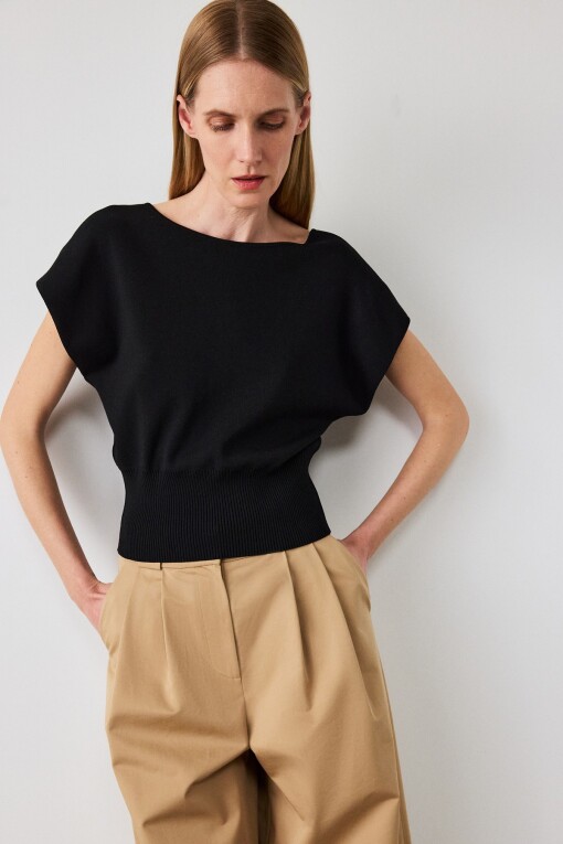 Black Chain Detail Elastic Waist Blouse 