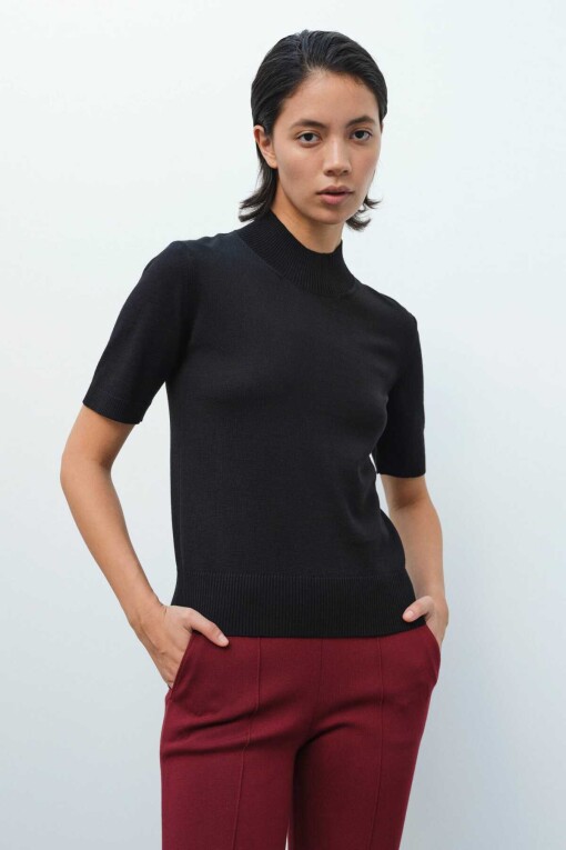 Black Half Turtleneck Short Sleeve Knit Women's Sweater 