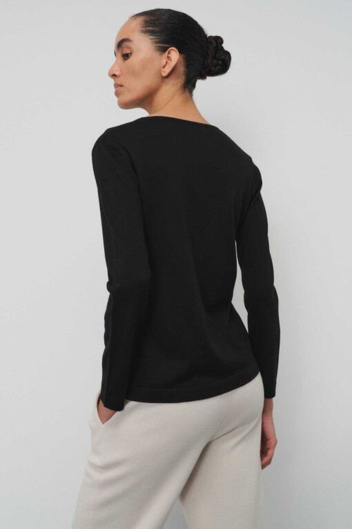 Black Long Sleeve V-Neck Sweater - 4