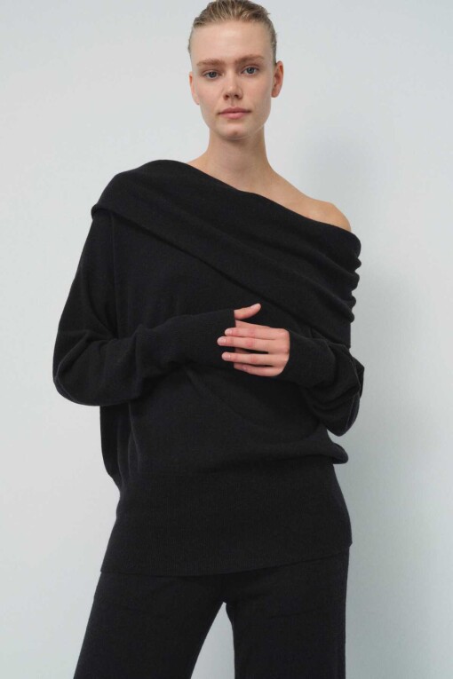 Black Shoulder Detailed Women's Sweater 