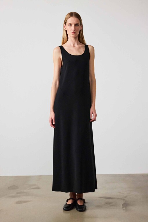 Black Sleeveless U-Neck Long Dress 