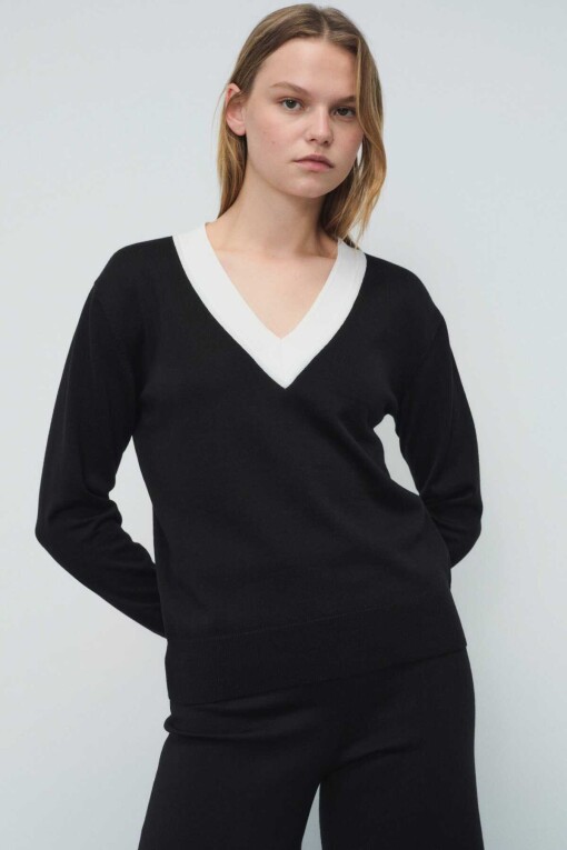 Black and White V-Neck Long Sleeve Knit Women's Sweater 