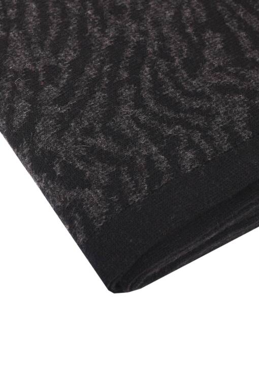 Blanket in Black and Anthracite Color - 3