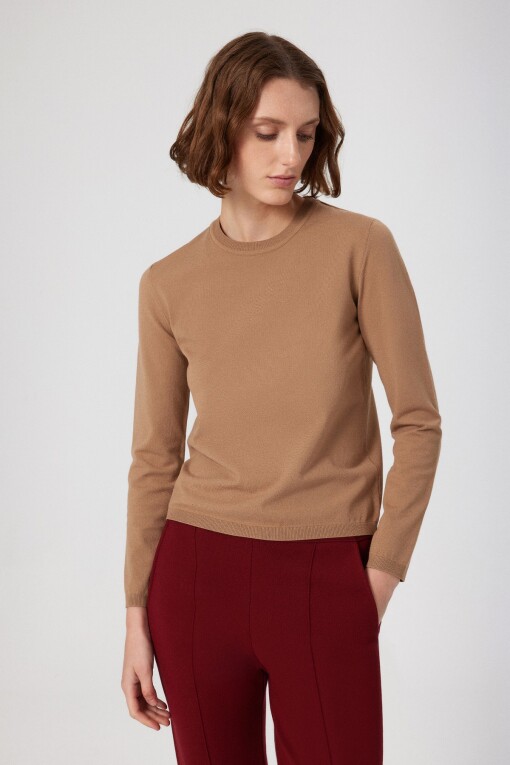 Caramel Crew Neck Knit Women's T-shirt 