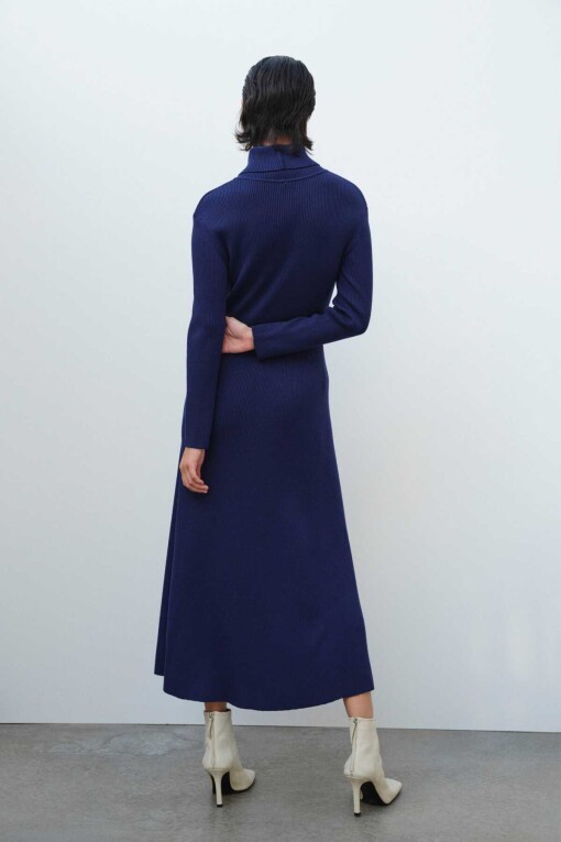 Mavi Boğazlı Uzun Elbise - 2