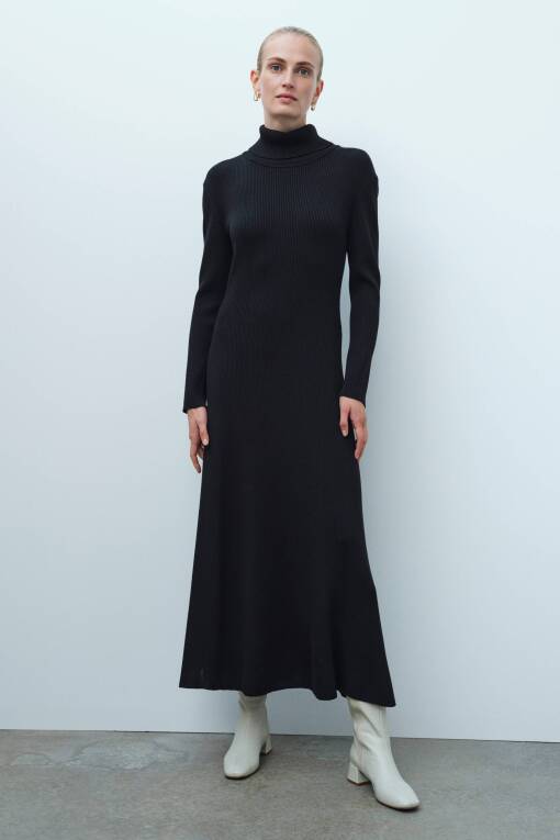 Boğazlı Siyah Triko Elbise - 1