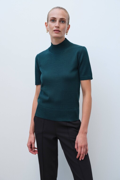 Half Turtleneck Green Sweater 