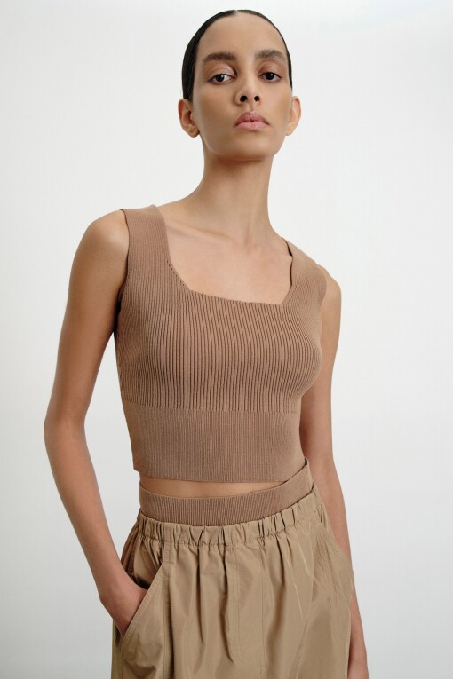 Kare Yaka Kamel Triko Crop Top 