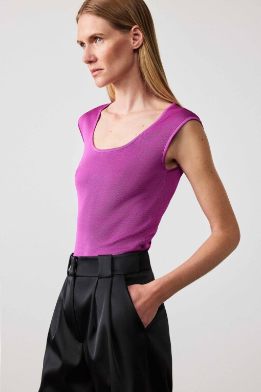 Lilac U-Neck Sleeveless Women's Top 