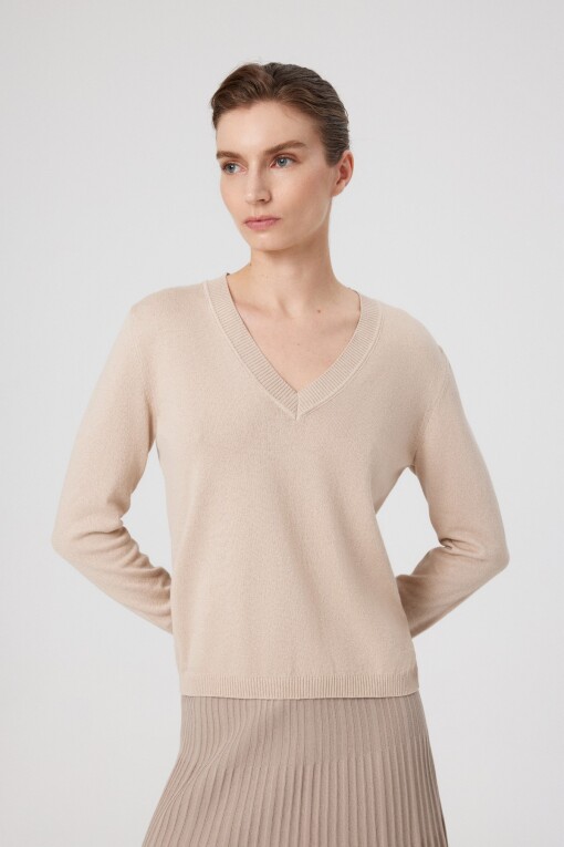 Light Beige V-Neck Long Sleeve Women's Sweater 