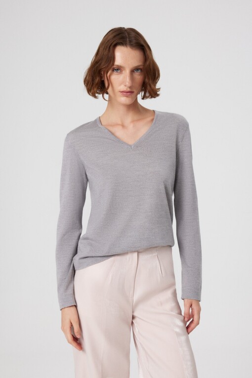 Light Grey V-Neck Long Sleeve Women's Sweater 