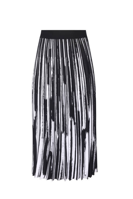 Pleated Skirt in Black - 3