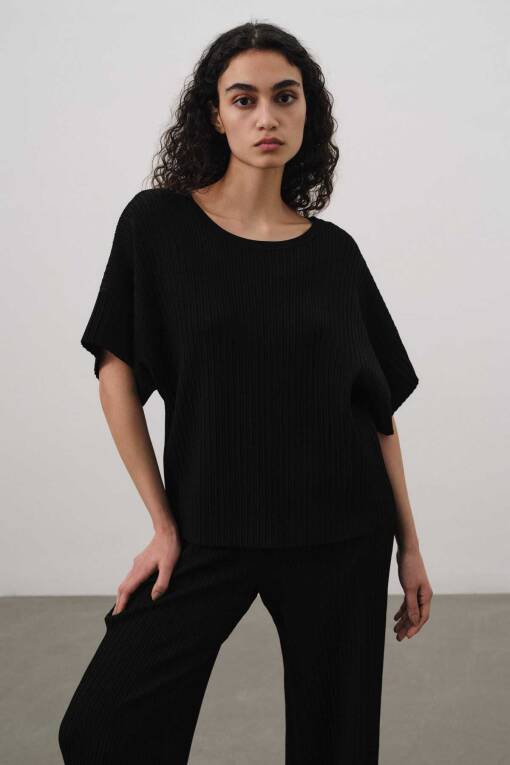 Black Sweater Sweater - 2