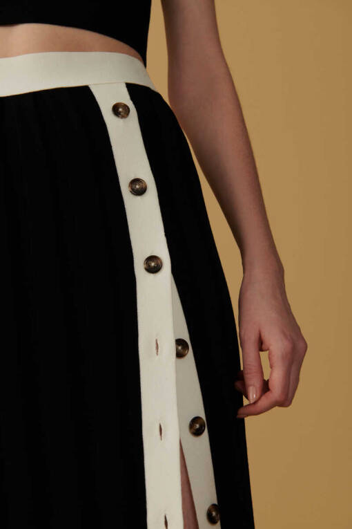 Button Slit Striped Black Skirt - 4