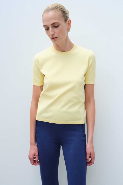 Short Sleeve Yellow Sweater - 2
